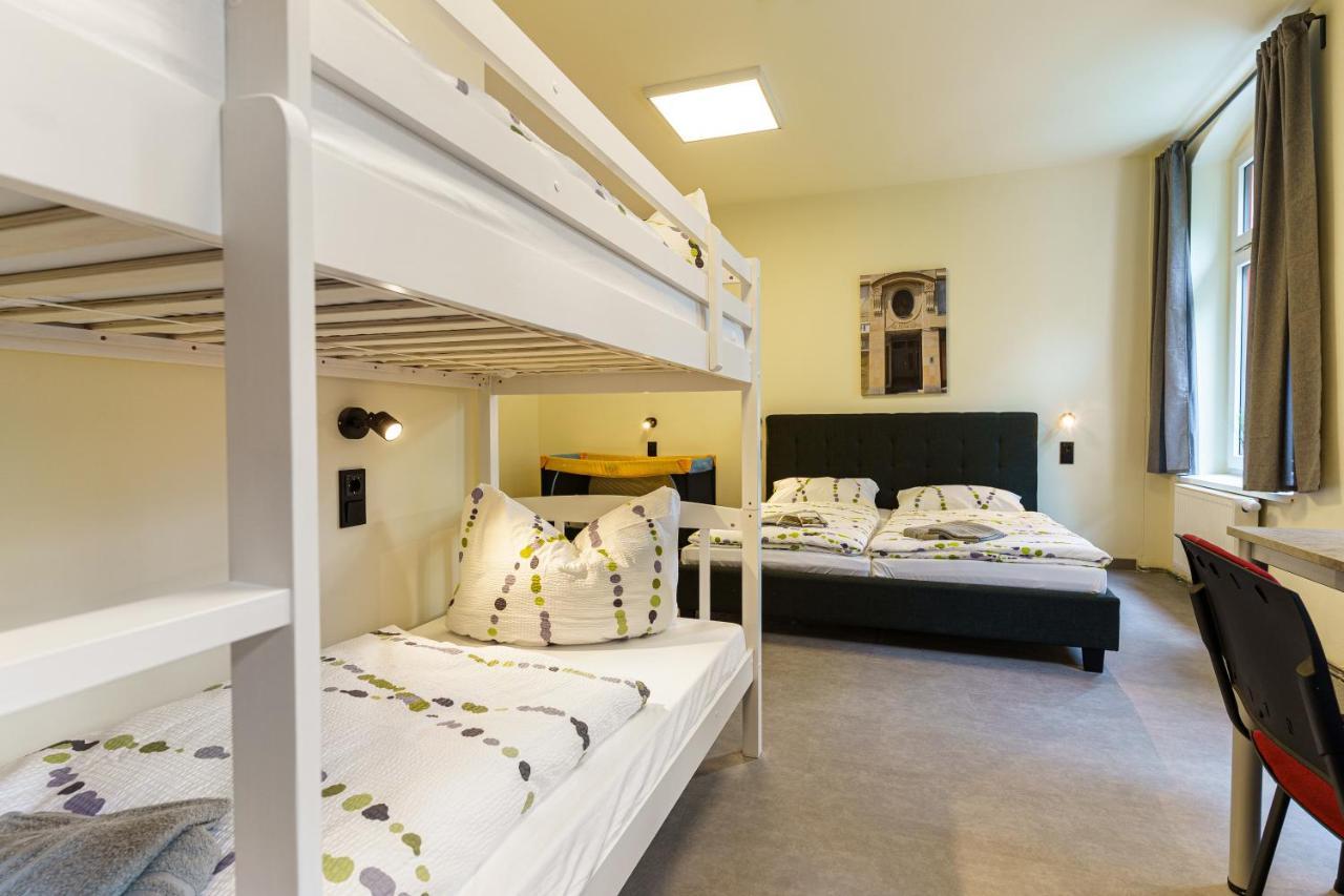 Hotel Und Hostel Gleisbett อันนาแบร์ก-บุคโฮลซ์ ภายนอก รูปภาพ